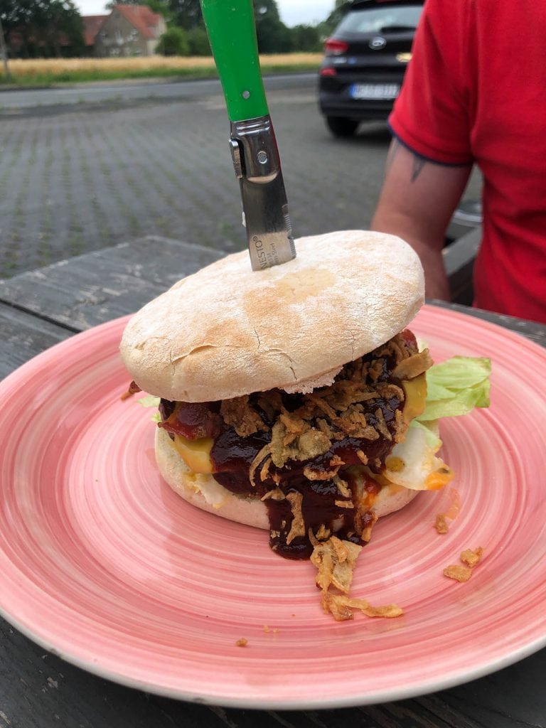 BBQ Burger mit Classic Bun in Tölken's Pommesbude in Löhne, Deutschland