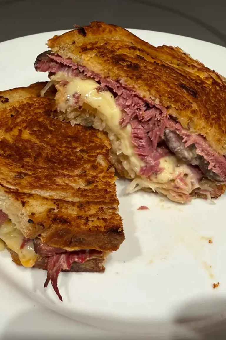 Klassisches Reuben Sandwich – Das originale American Deli mit Corned Beef